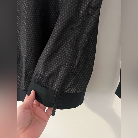 NHL Adidas quarter zip with hidden hood. Climastorm size XL (G100) - Picture 4 of 14